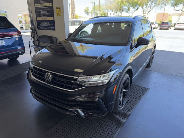 2023 Volkswagen Tiguan 2.0T SE R-Line Black